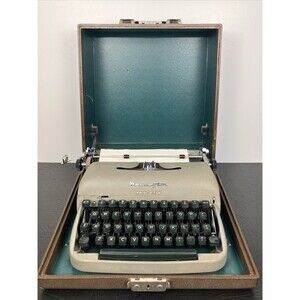 Excellent Vintage 1959 Remington Travel-Riter Typewriter w/Case
